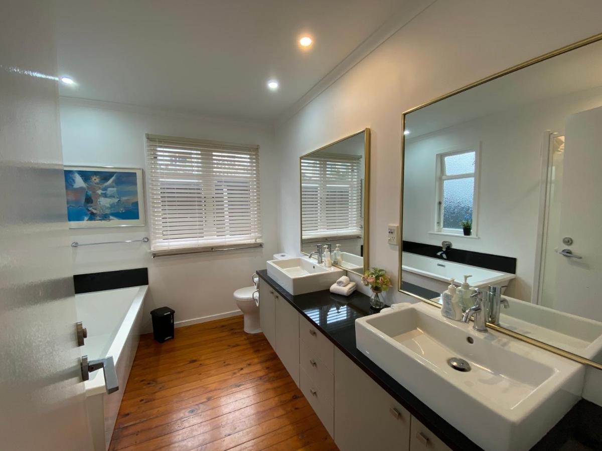 Ocean Front East End Beach House New Plymouth Dış mekan fotoğraf